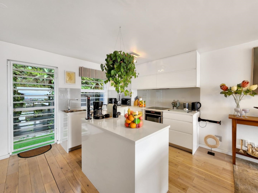To Let 2 Bedroom Property for Rent in Green Point Western Cape